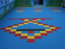 幼儿园悬浮地板使用硬的好还是软的好？